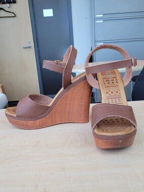 Forever Link Happy-02 Platform Wedge Sandal